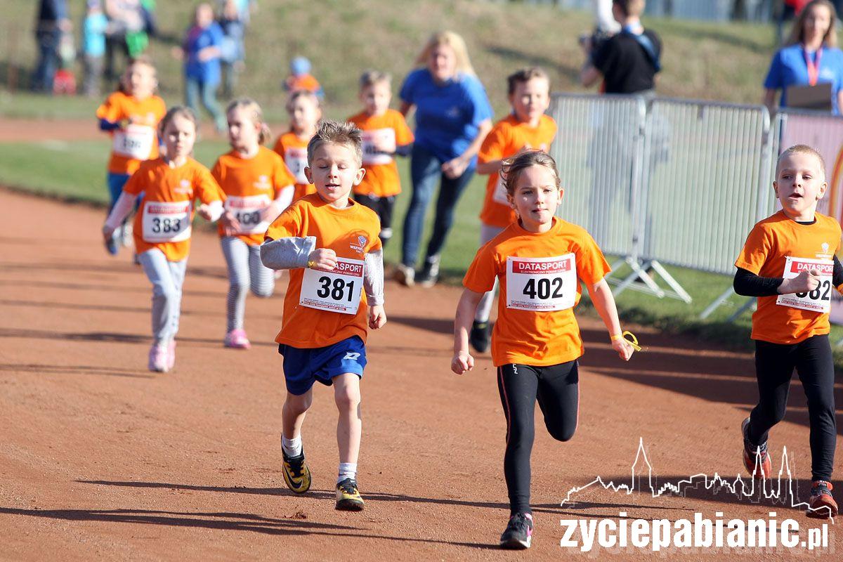 Wystartowało 400 młodych biegaczy