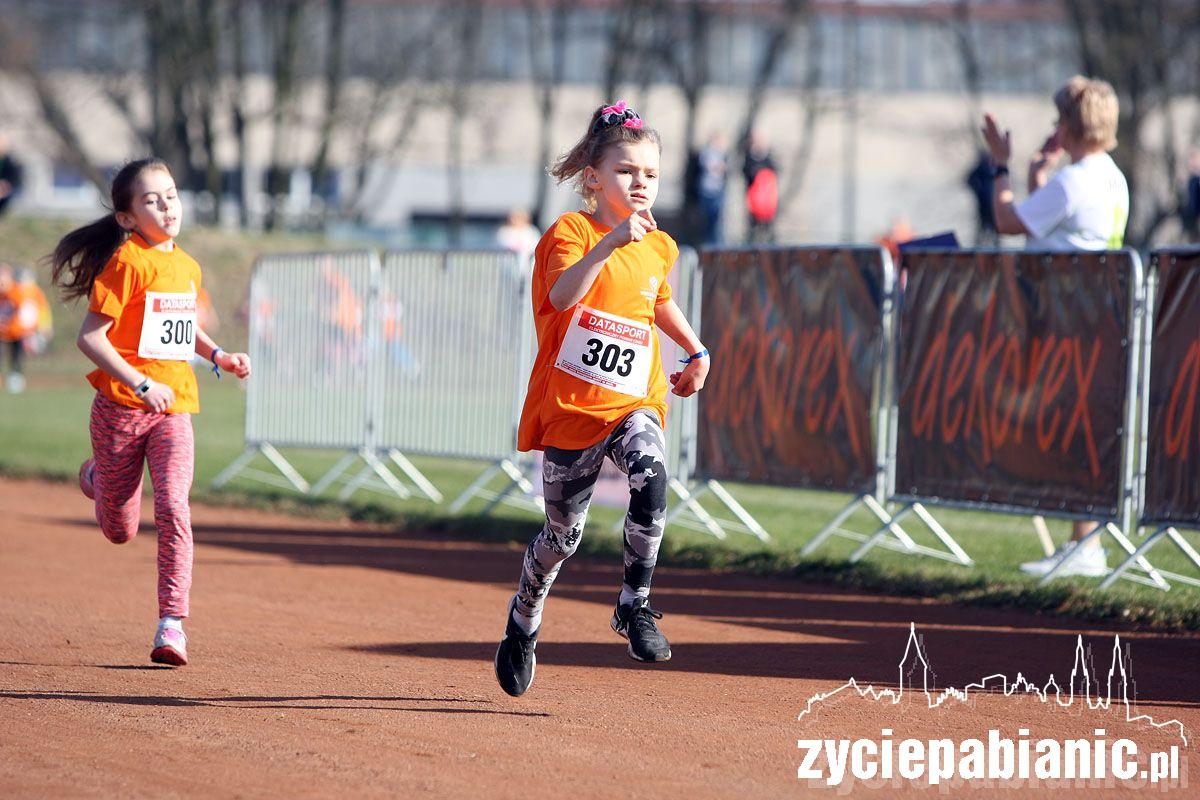 Wystartowało 400 młodych biegaczy