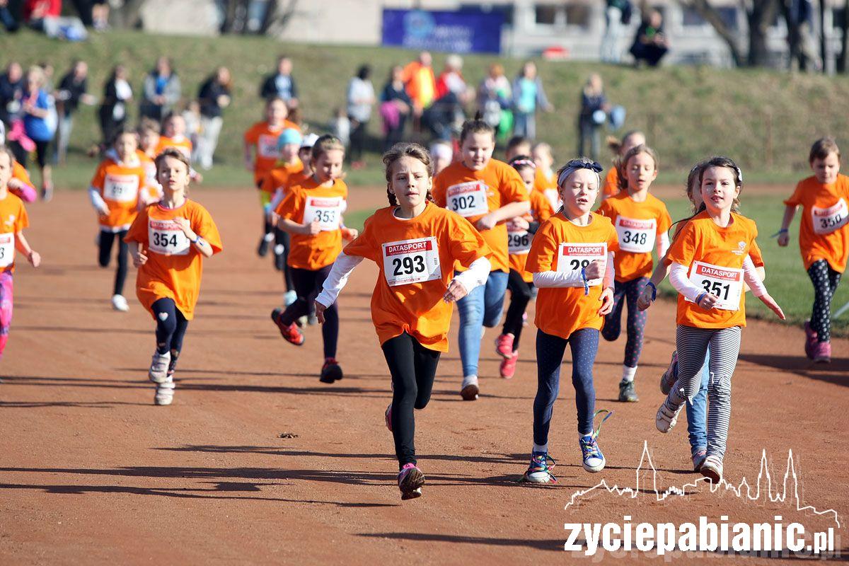Wystartowało 400 młodych biegaczy