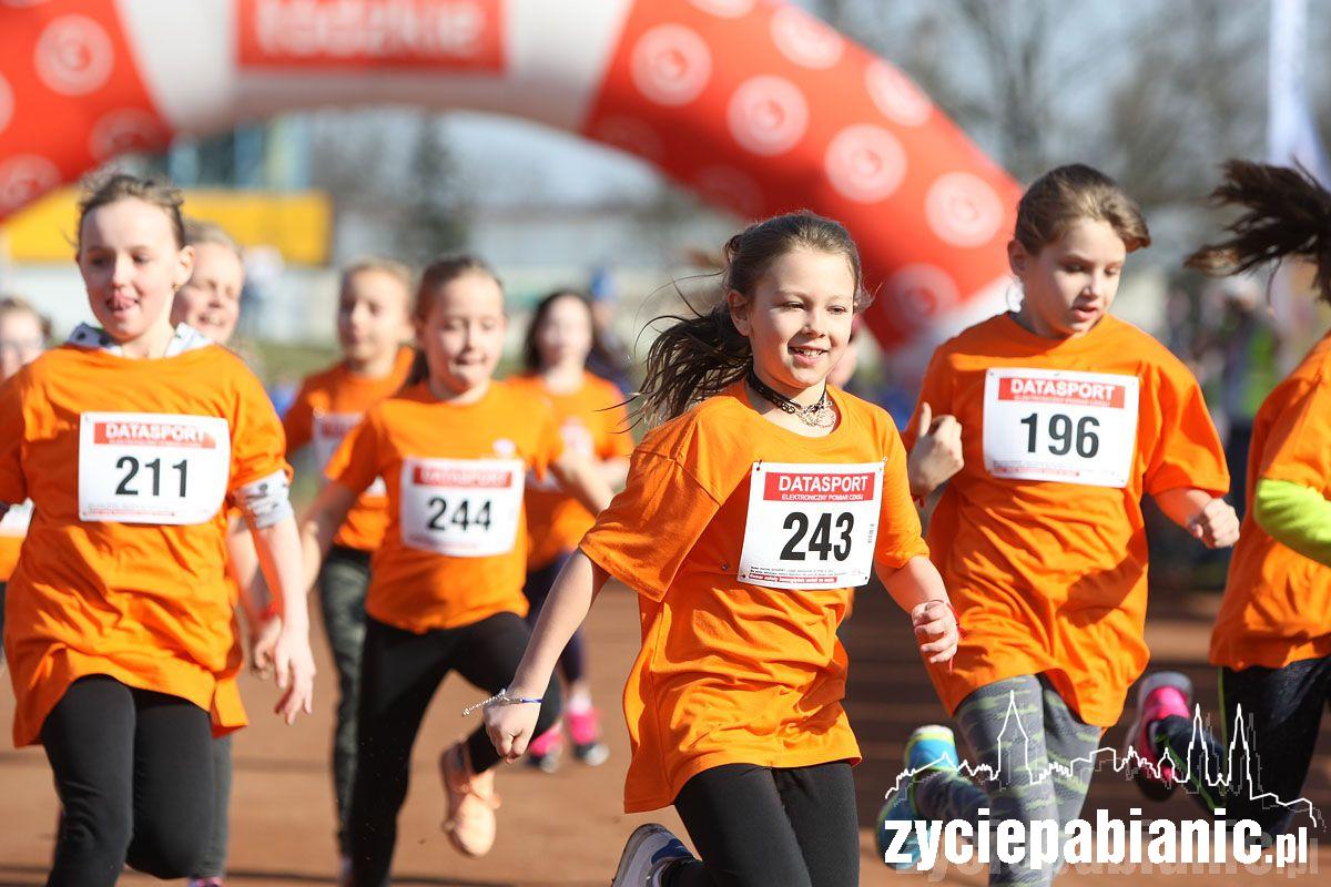 Wystartowało 400 młodych biegaczy