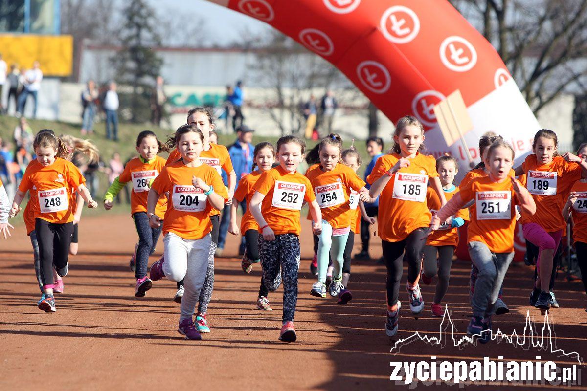 Wystartowało 400 młodych biegaczy