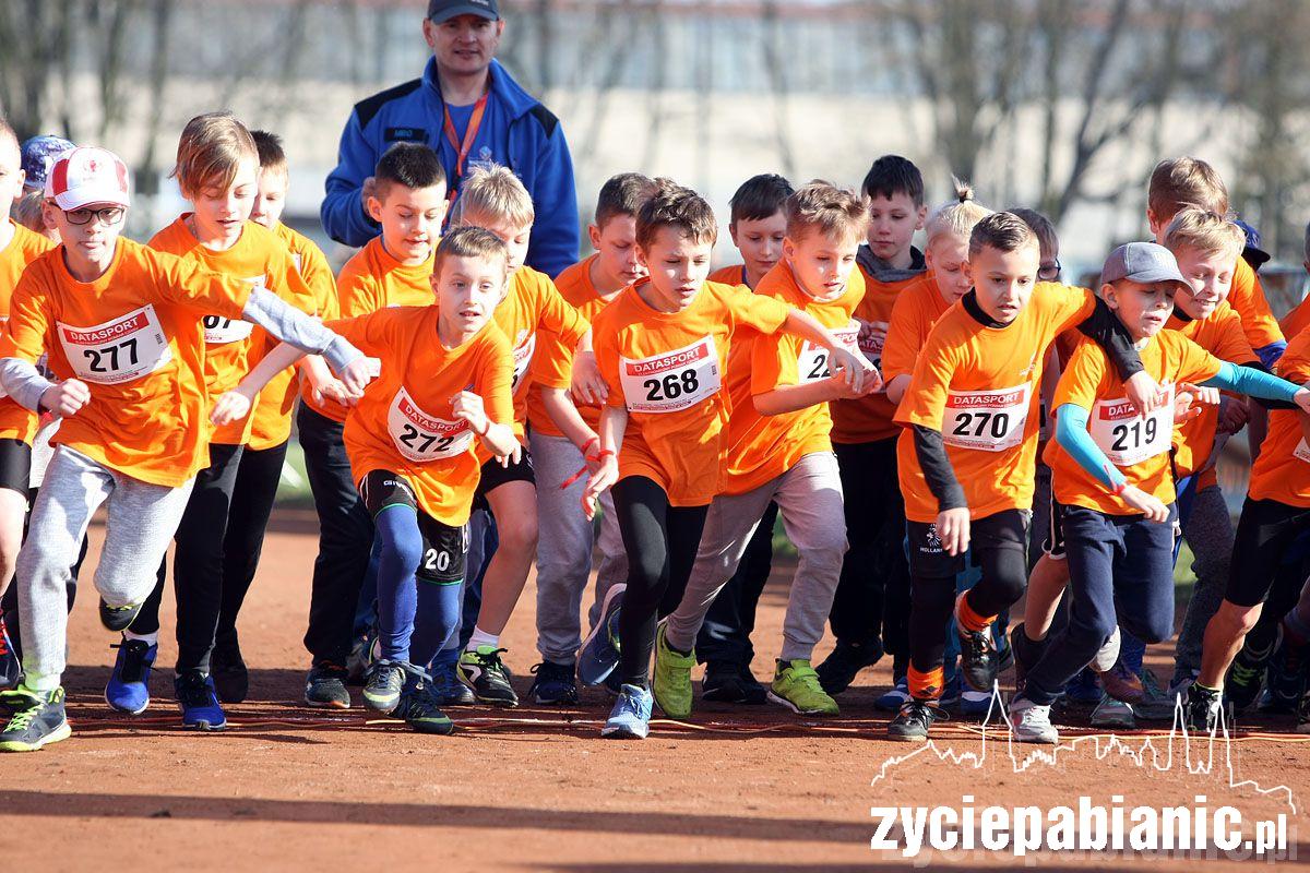 Wystartowało 400 młodych biegaczy