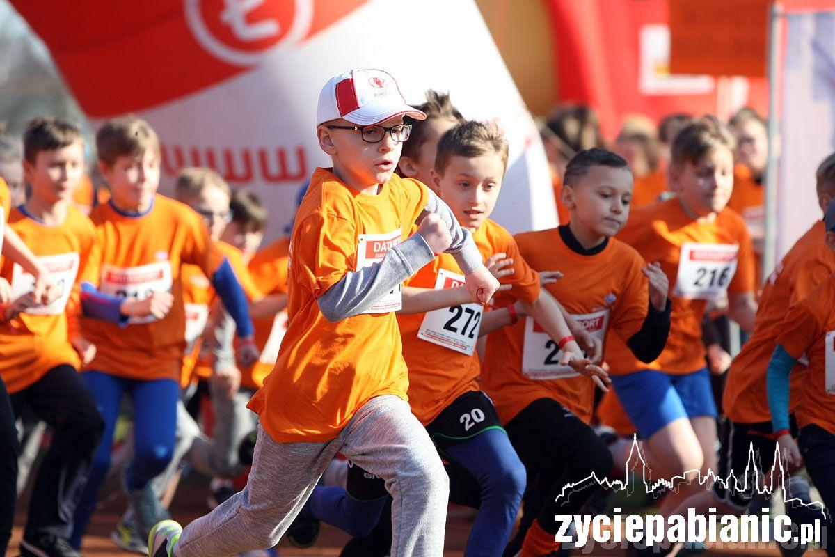 Wystartowało 400 młodych biegaczy