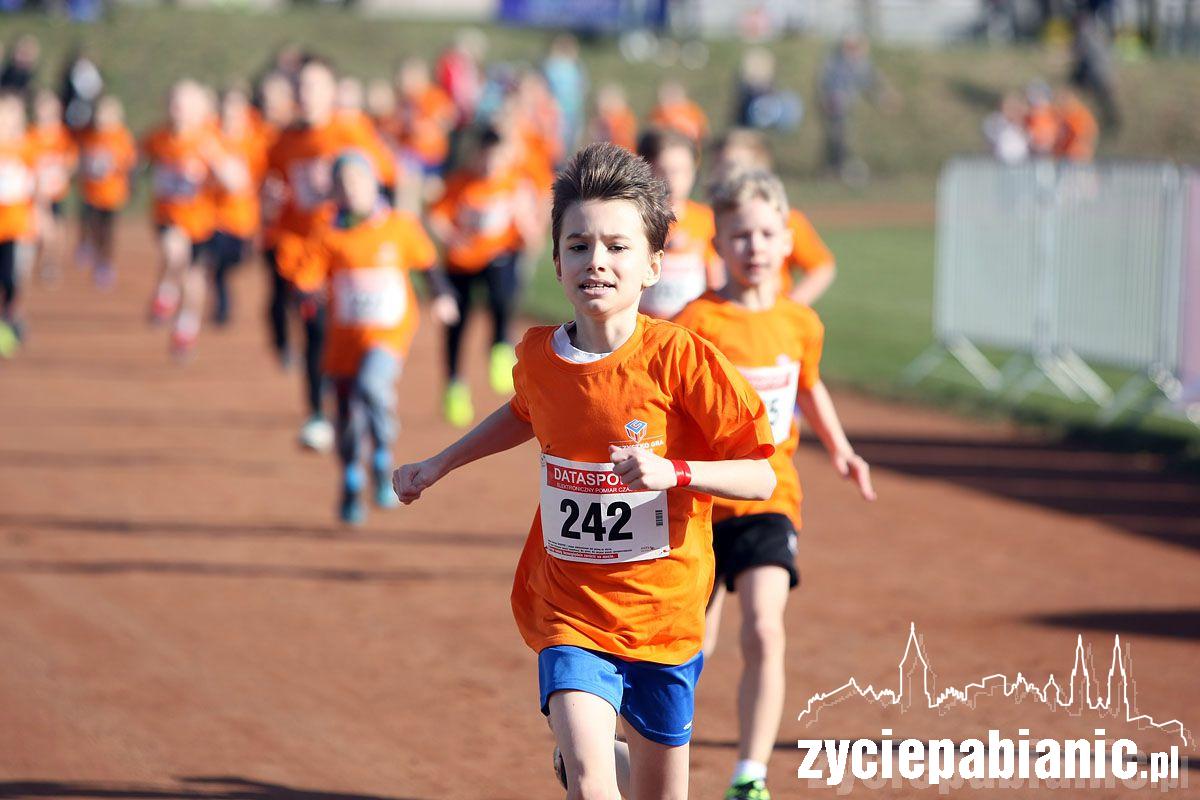 Wystartowało 400 młodych biegaczy