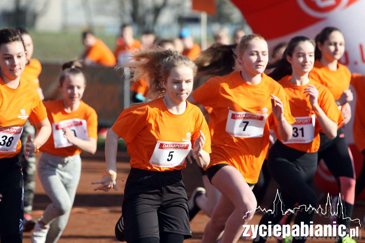 Wystartowało 400 młodych biegaczy