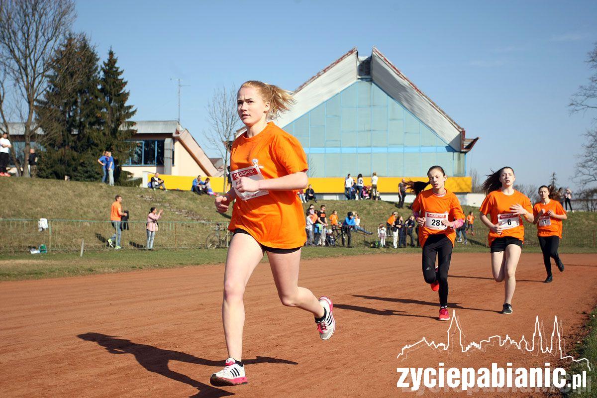 Wystartowało 400 młodych biegaczy