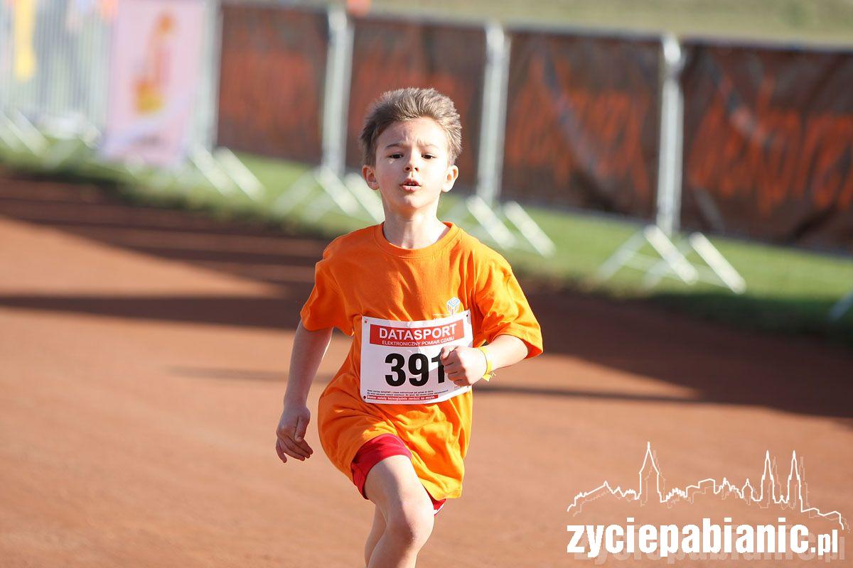 Wystartowało 400 młodych biegaczy