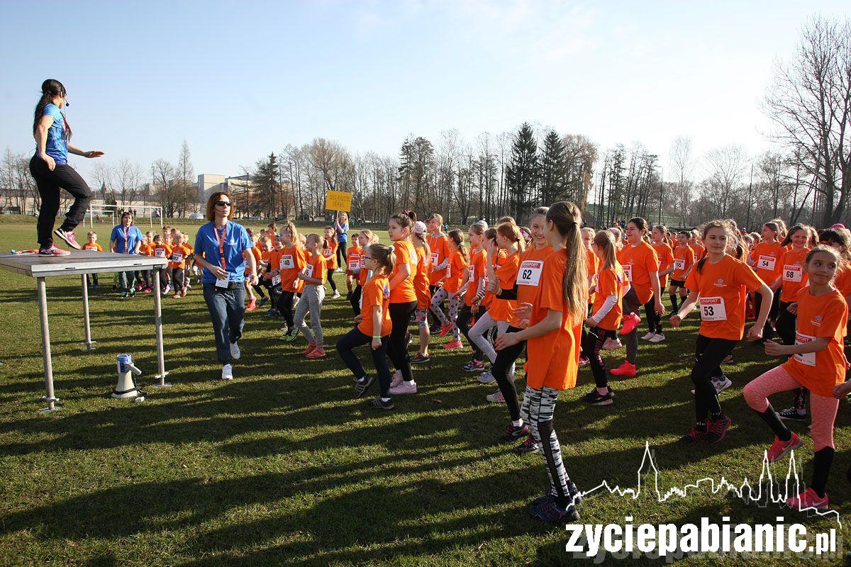 Wystartowało 400 młodych biegaczy