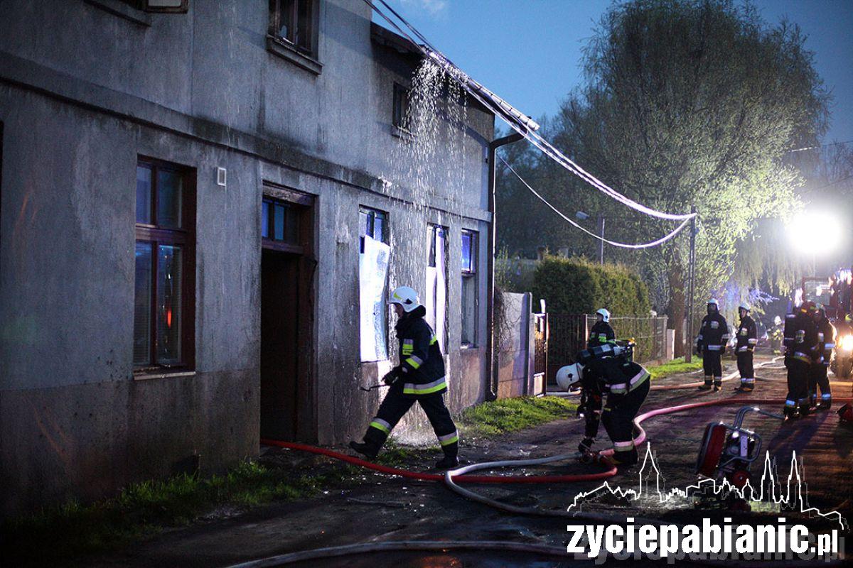 Wierzbowa: drewniak w ogniu