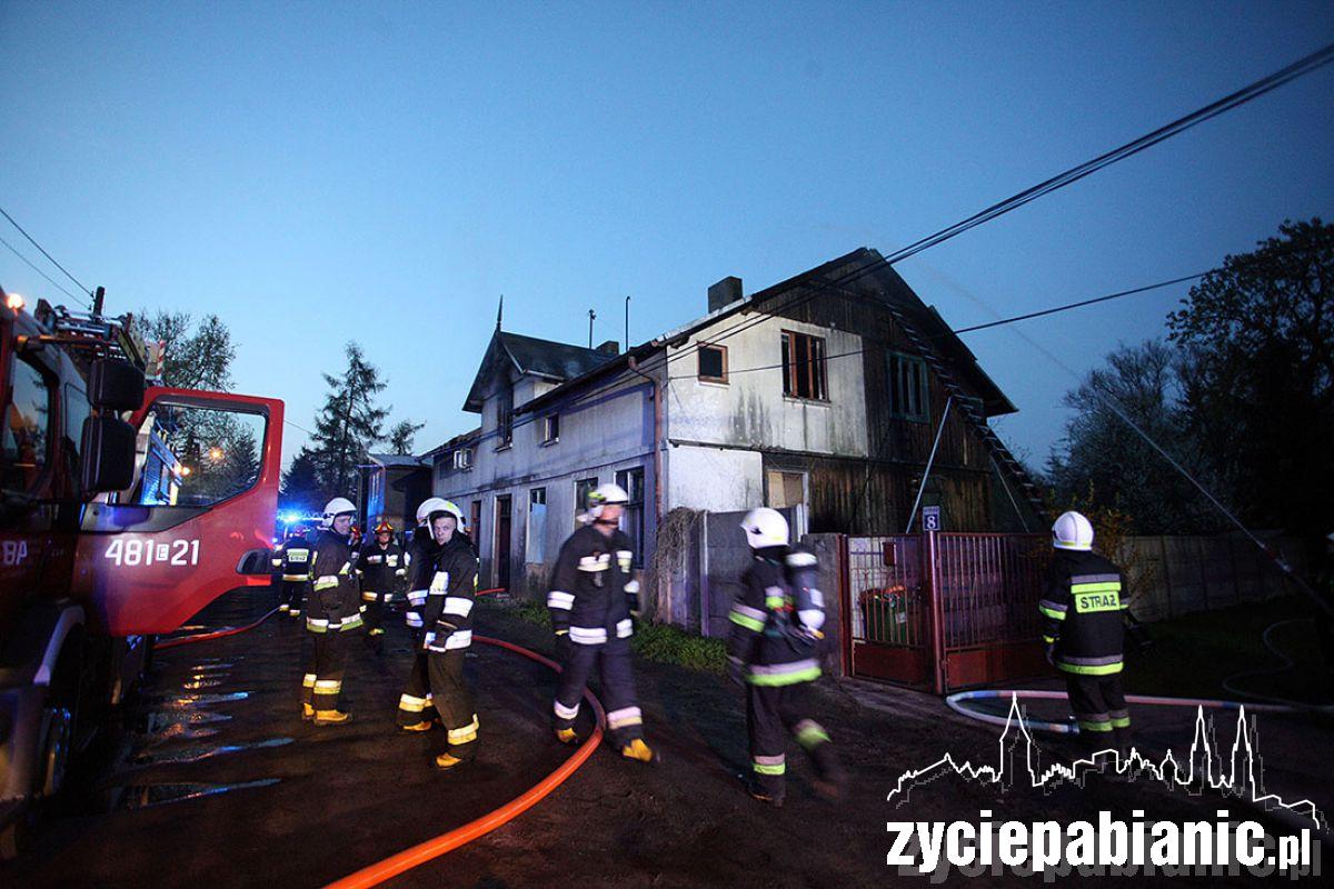 Wierzbowa: drewniak w ogniu