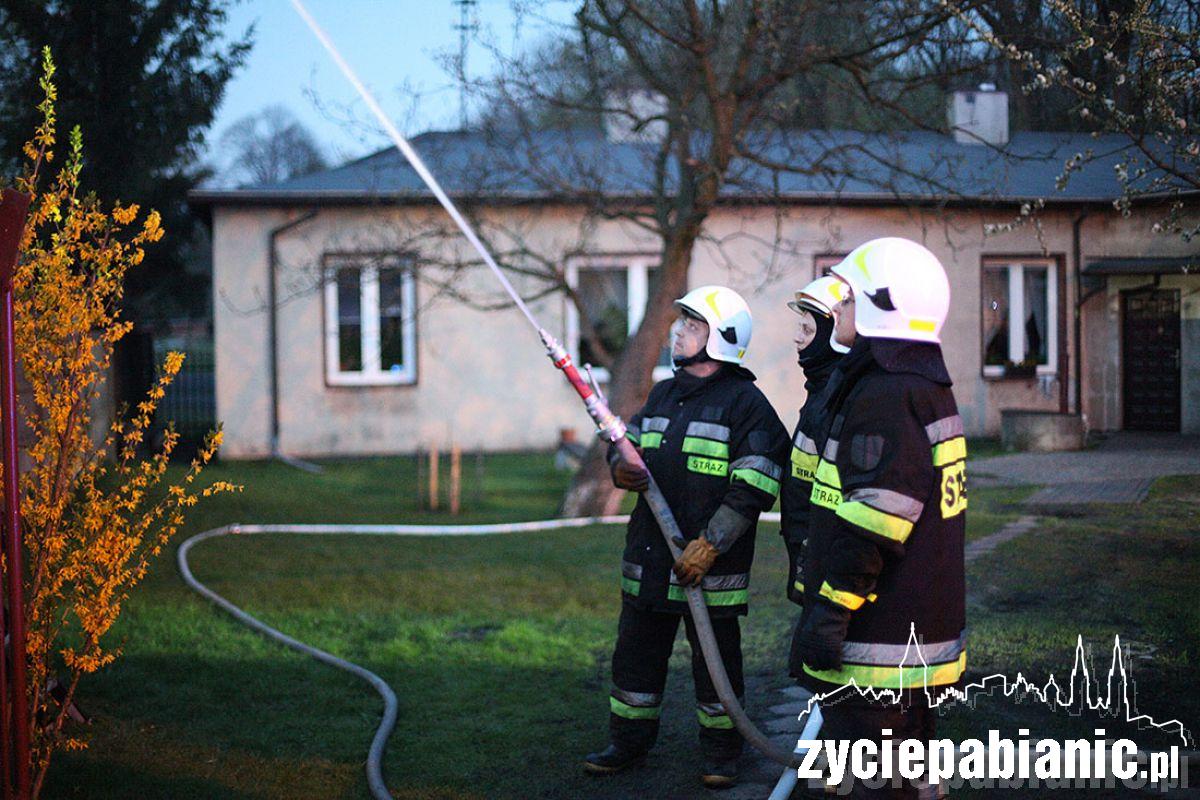 Wierzbowa: drewniak w ogniu