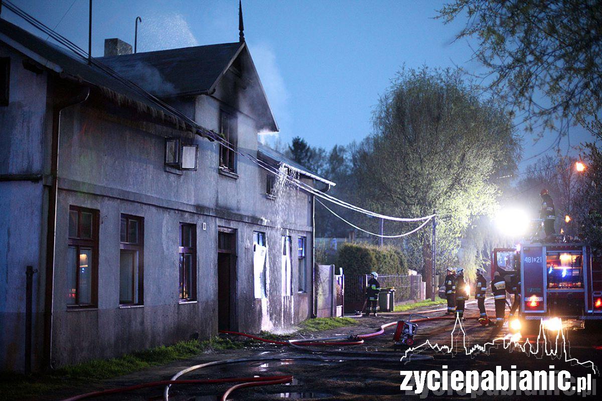 Wierzbowa: drewniak w ogniu