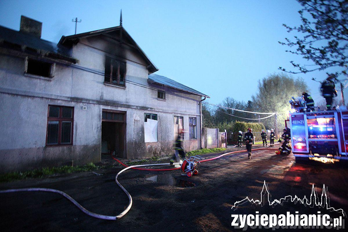 Wierzbowa: drewniak w ogniu