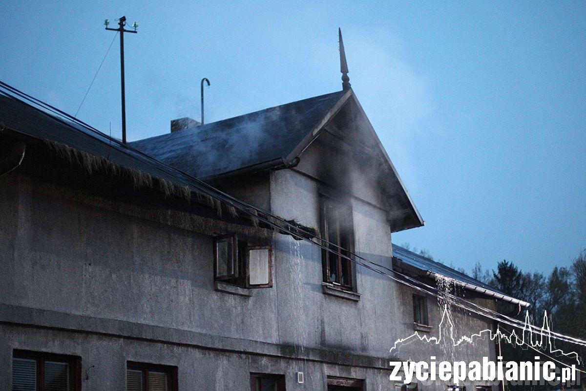 Wierzbowa: drewniak w ogniu