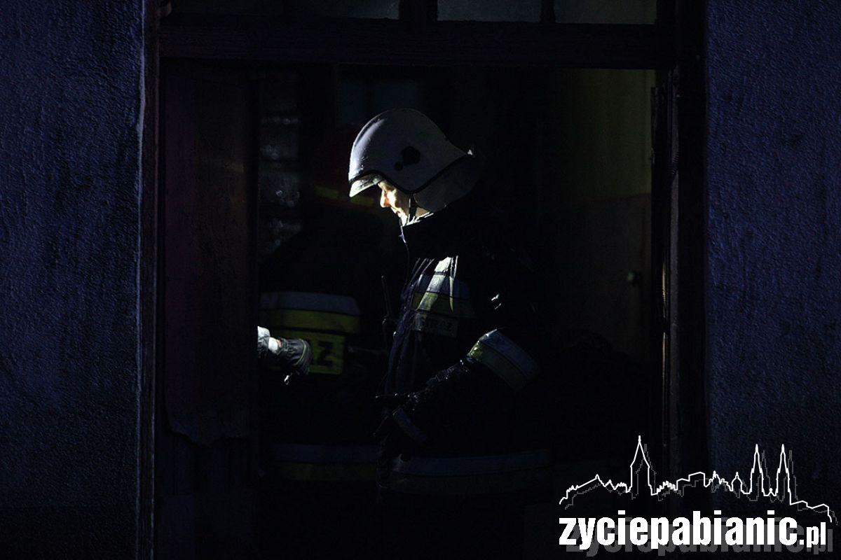 Wierzbowa: drewniak w ogniu