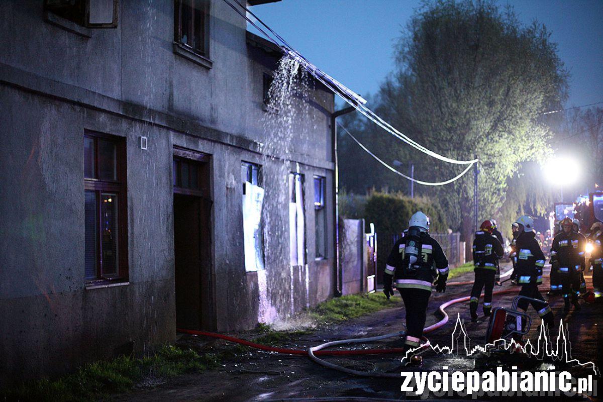 Wierzbowa: drewniak w ogniu