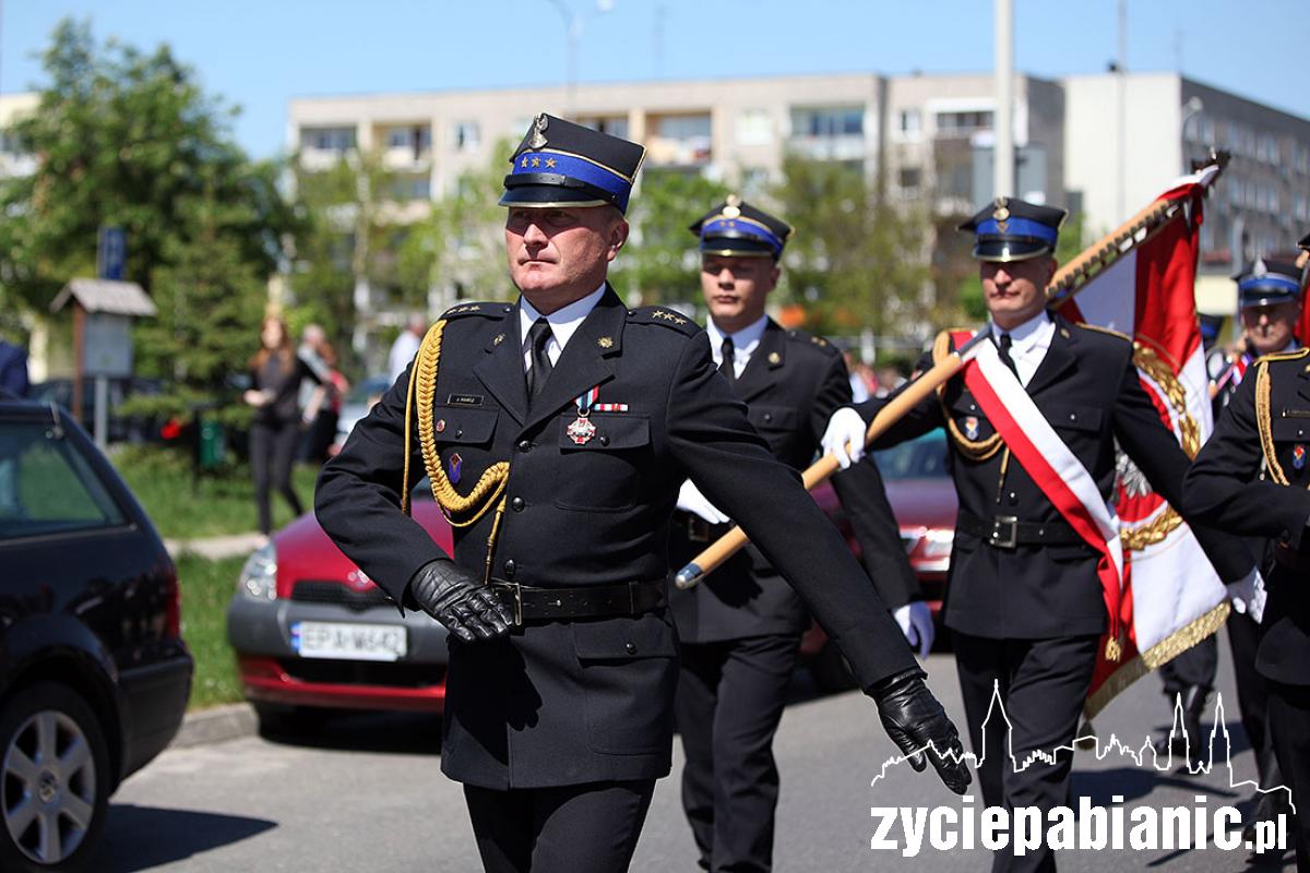 Przemarsz strażaków