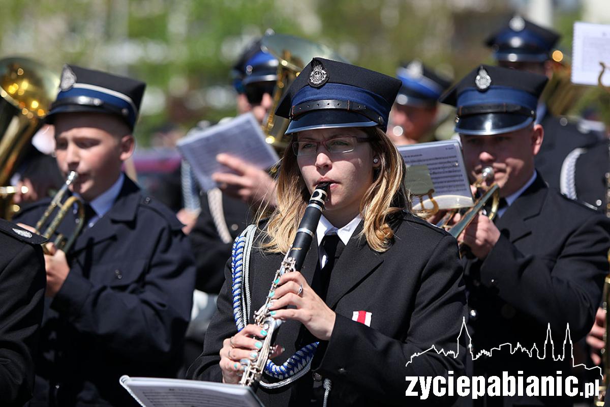 Przemarsz strażaków