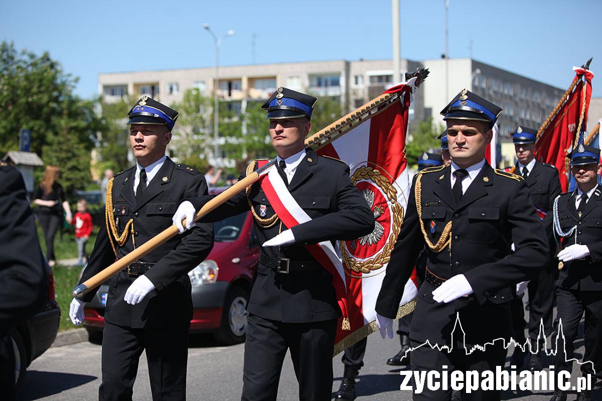 Przemarsz strażaków