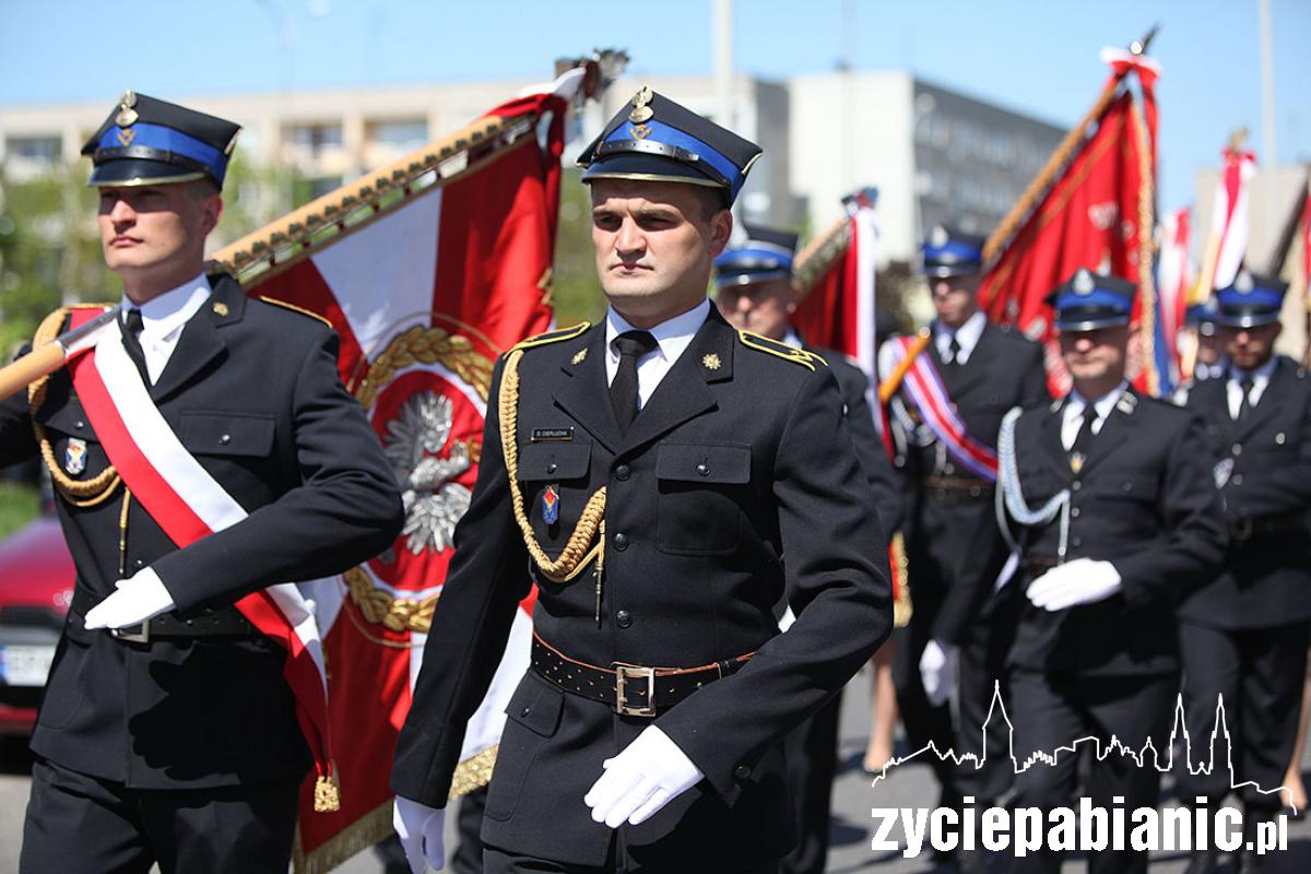 Przemarsz strażaków