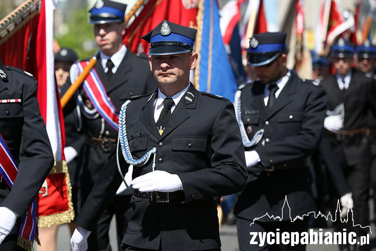 Przemarsz strażaków