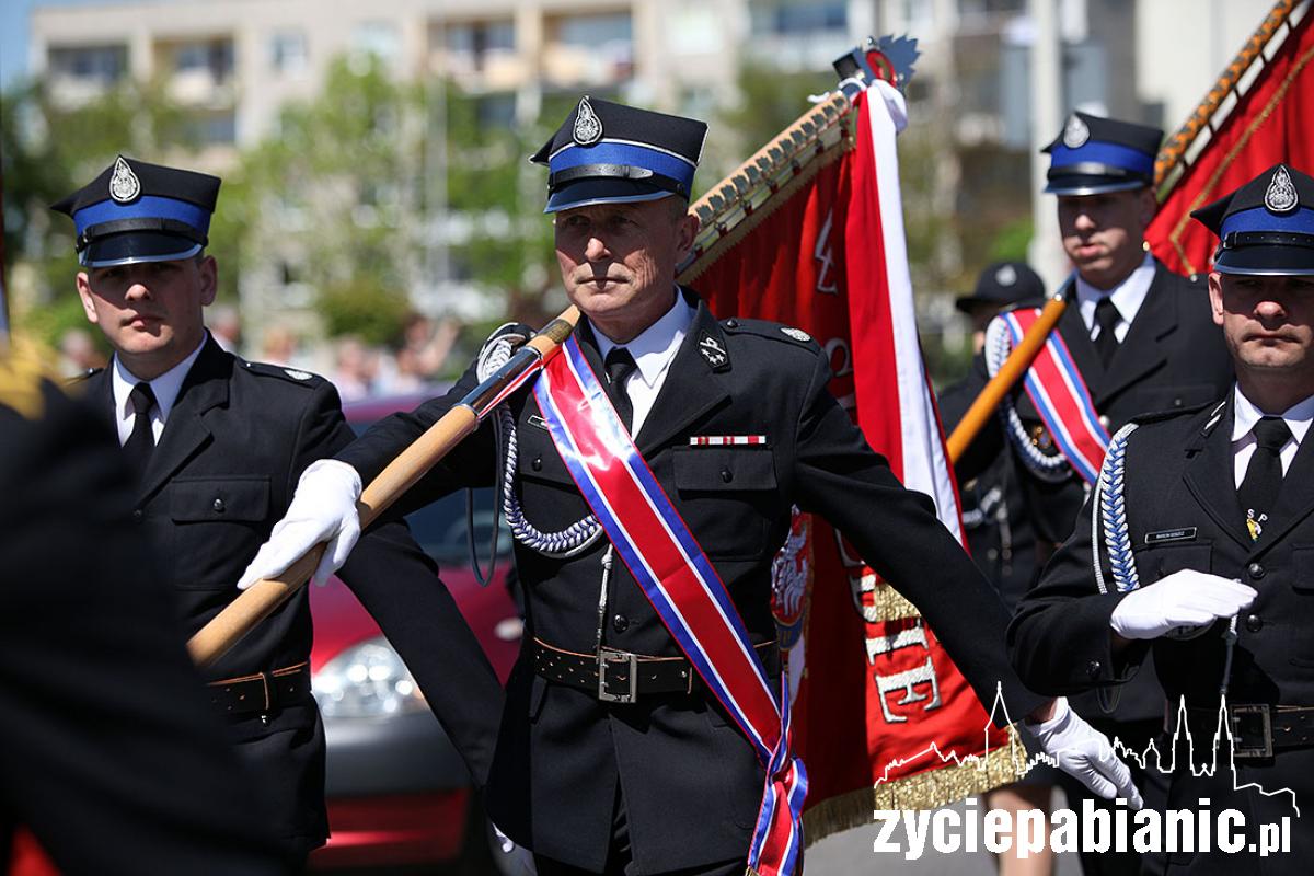 Przemarsz strażaków