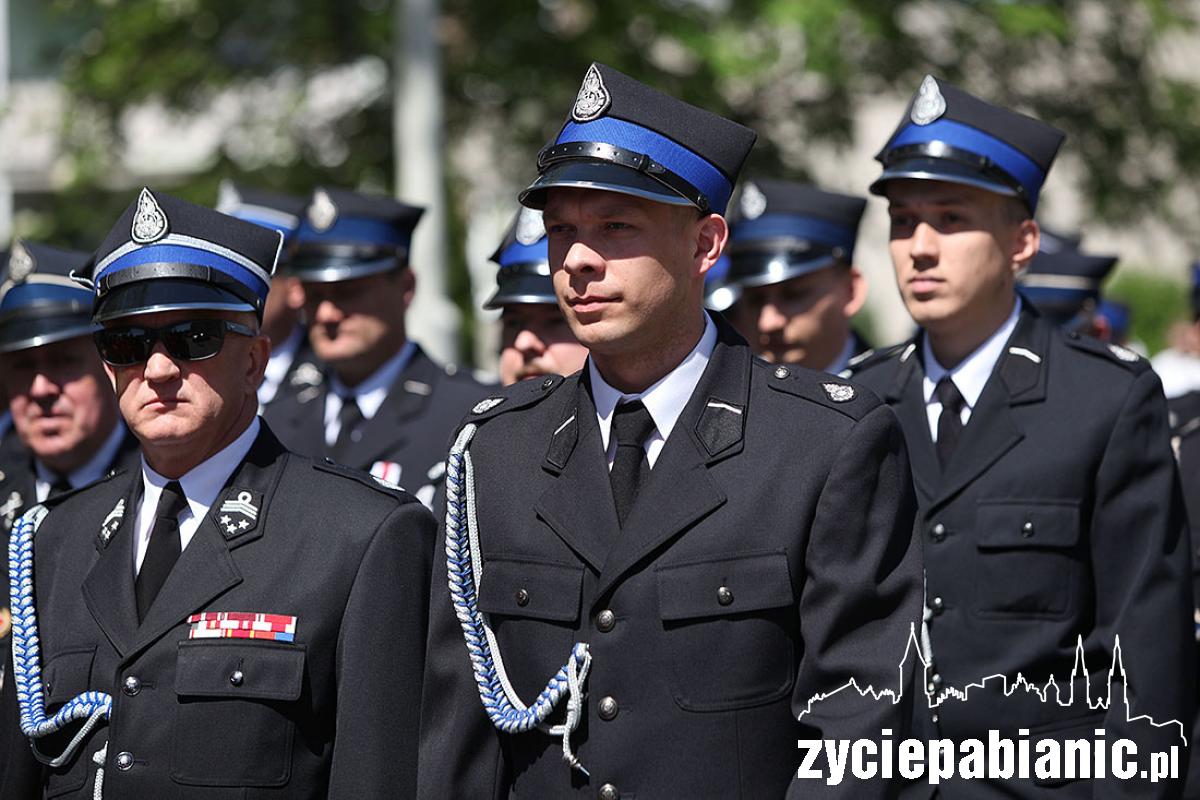 Przemarsz strażaków
