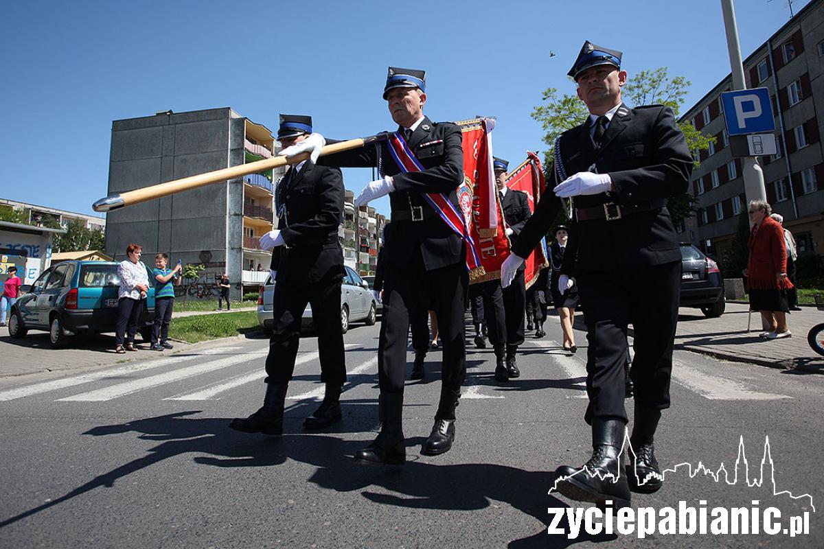 Przemarsz strażaków