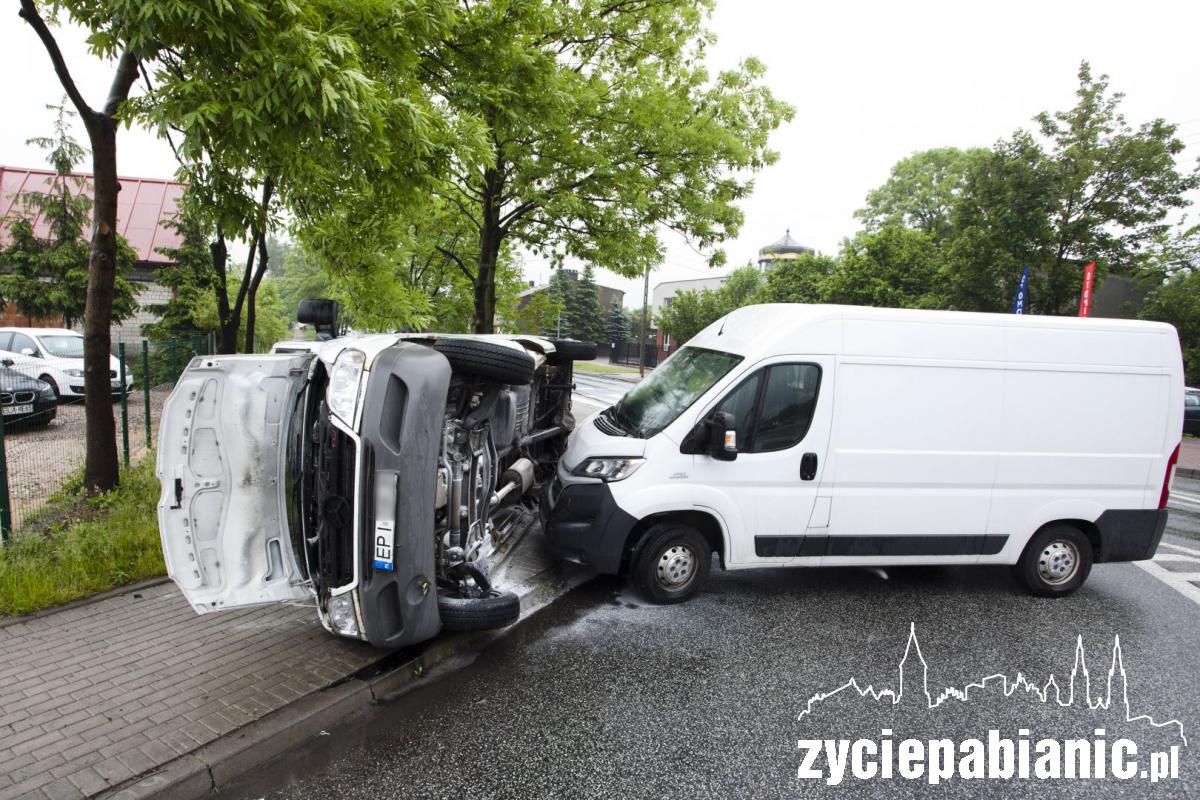 Mercedes zgubił holowanego peugeota