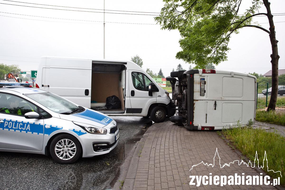 Mercedes zgubił holowanego peugeota
