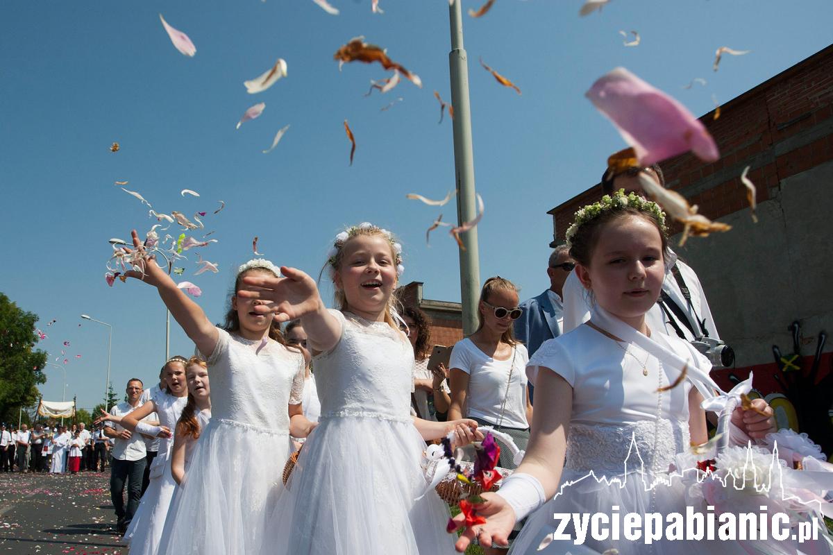 Procesja parafii Miłosierdzia Bożego przeszła ulicami Pabianic