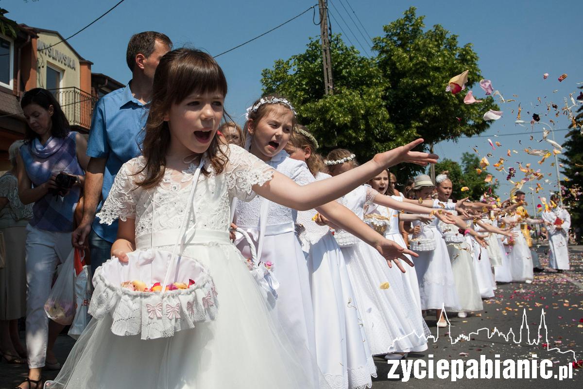 Procesja parafii Miłosierdzia Bożego przeszła ulicami Pabianic