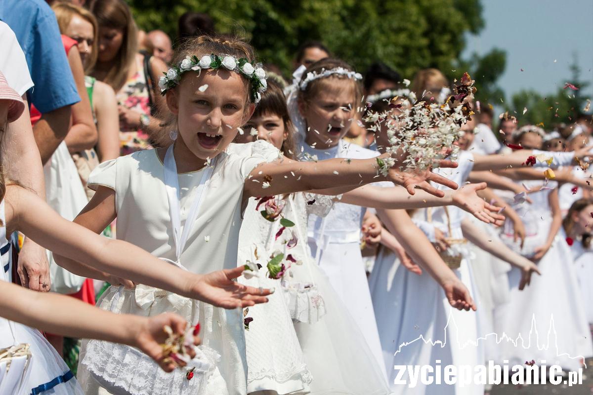 Procesja parafii Miłosierdzia Bożego przeszła ulicami Pabianic