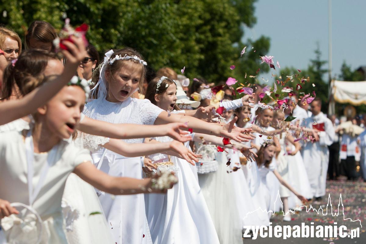 Procesja parafii Miłosierdzia Bożego przeszła ulicami Pabianic