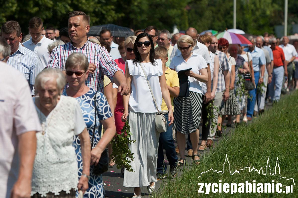 Procesja parafii Miłosierdzia Bożego przeszła ulicami Pabianic