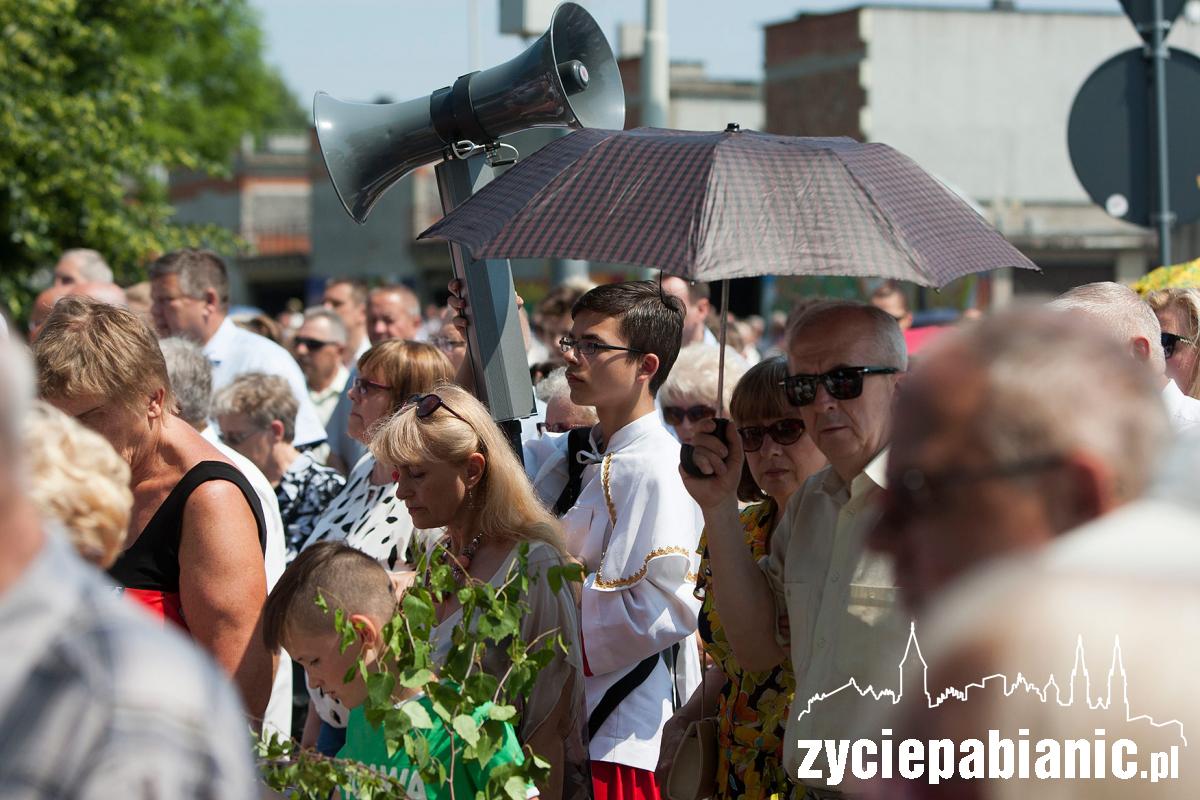 Procesja parafii Miłosierdzia Bożego przeszła ulicami Pabianic