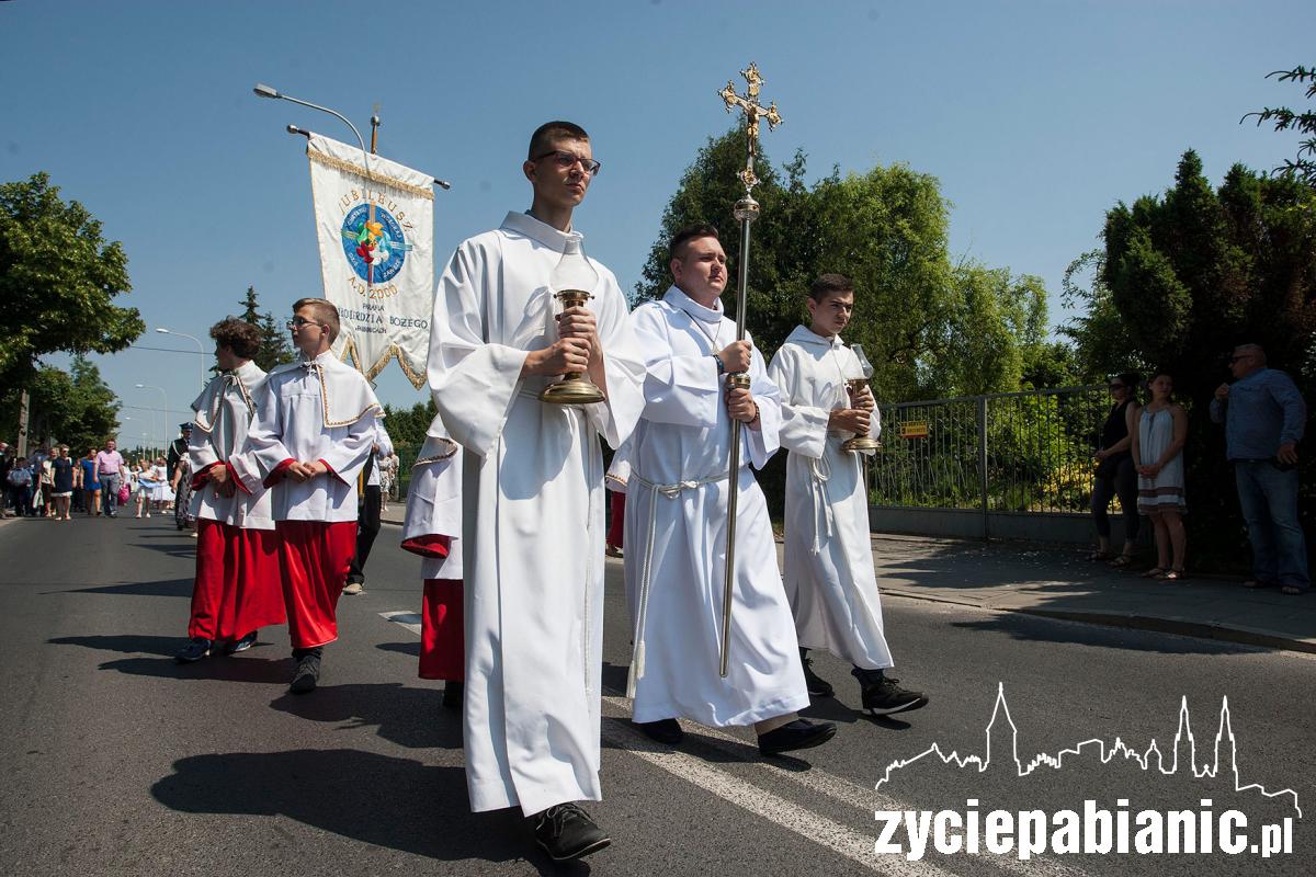 Procesja parafii Miłosierdzia Bożego przeszła ulicami Pabianic