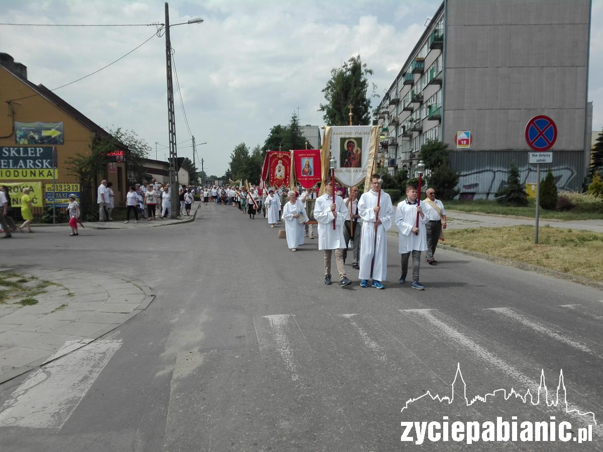 Procesja parafii Miłosierdzia Bożego przeszła ulicami Pabianic