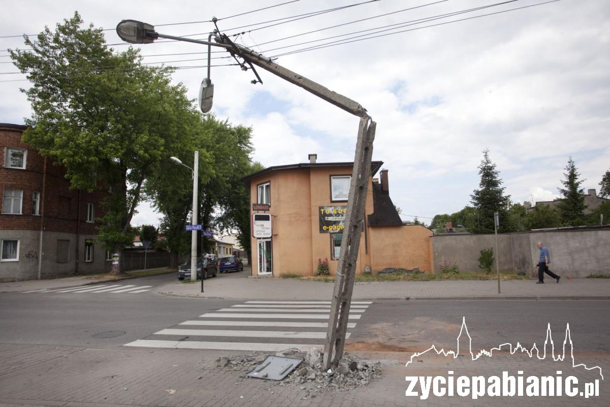 Pijany uderzył w słup przy kościele
