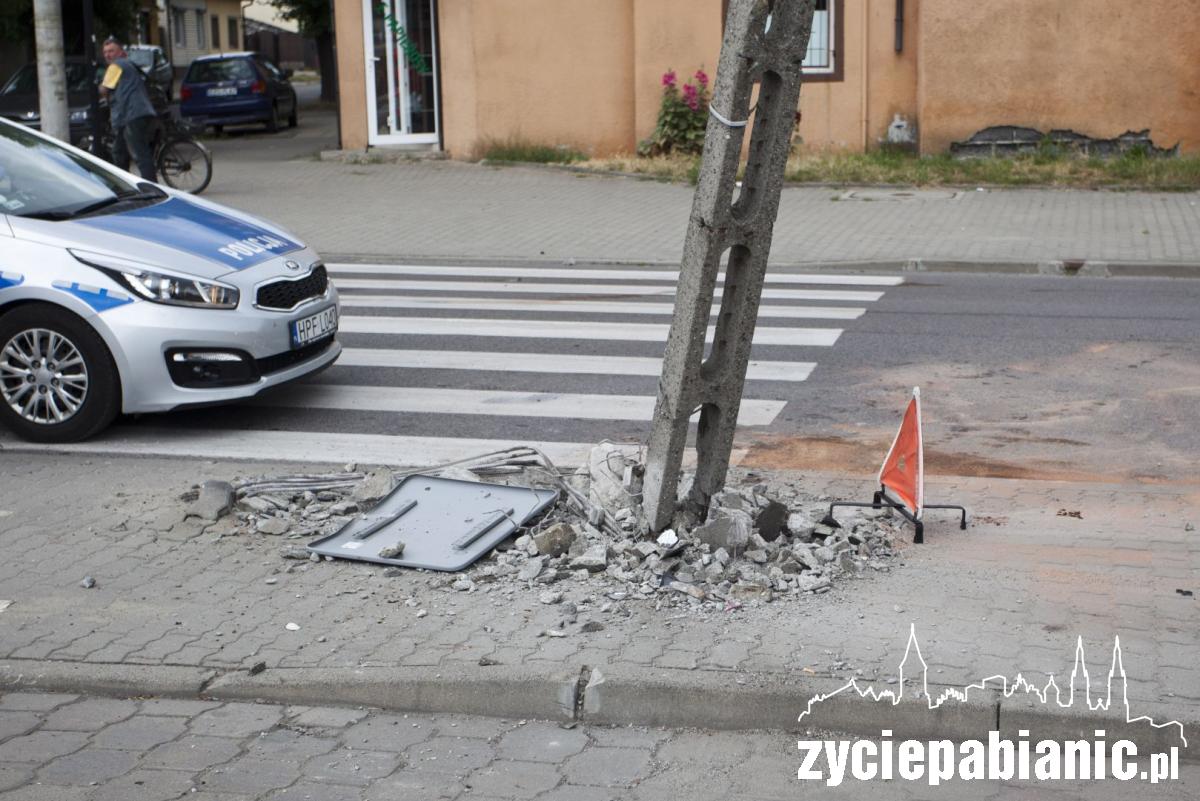 Pijany uderzył w słup przy kościele