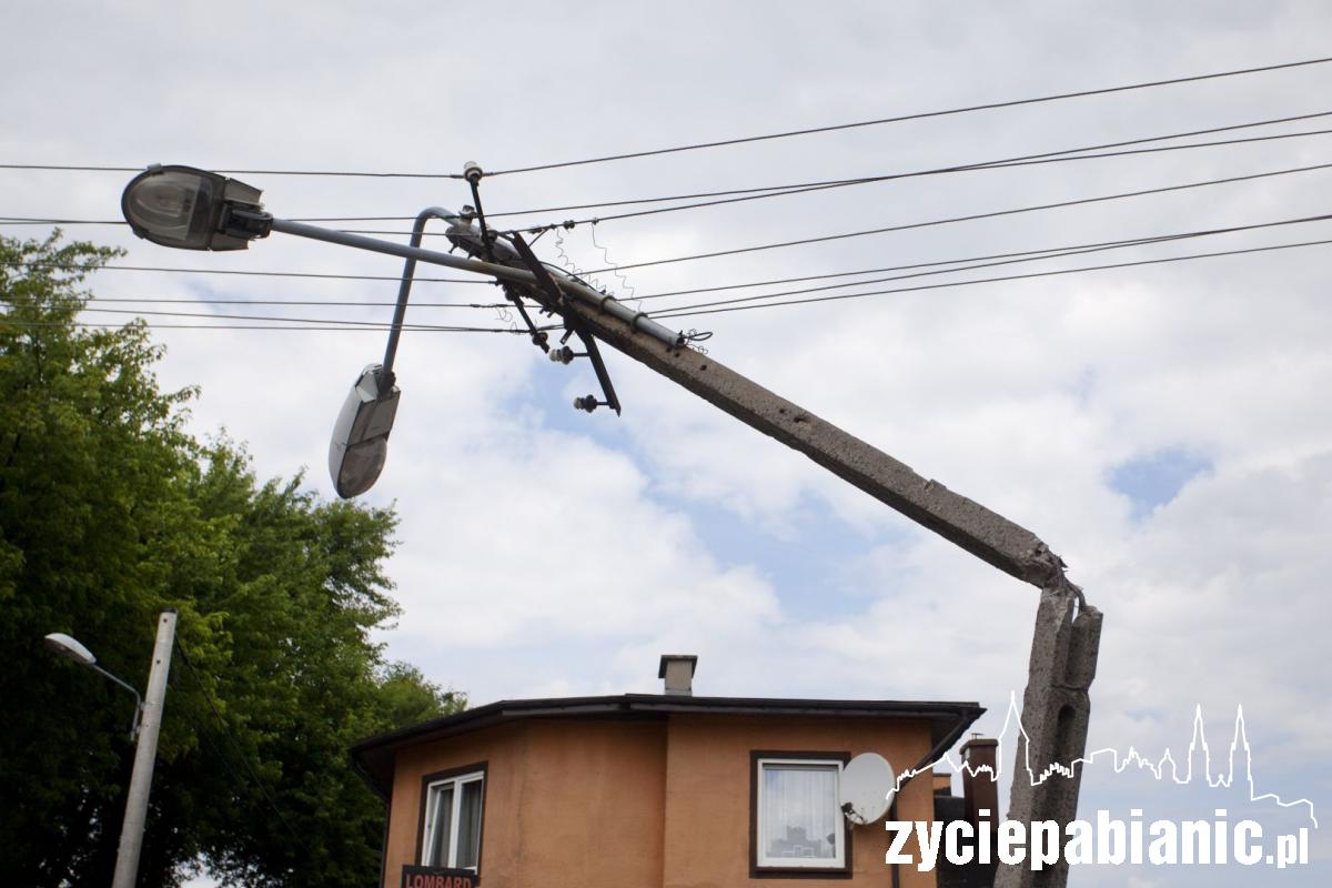 Pijany uderzył w słup przy kościele