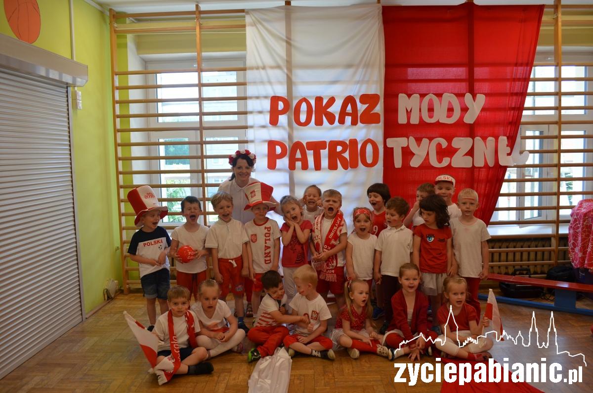 Pokaz Mody Patriotycznej w Przedszkolu Miejskim nr 13
