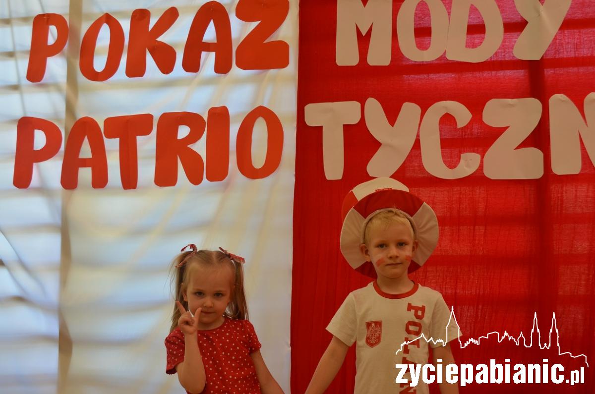 Pokaz Mody Patriotycznej w Przedszkolu Miejskim nr 13