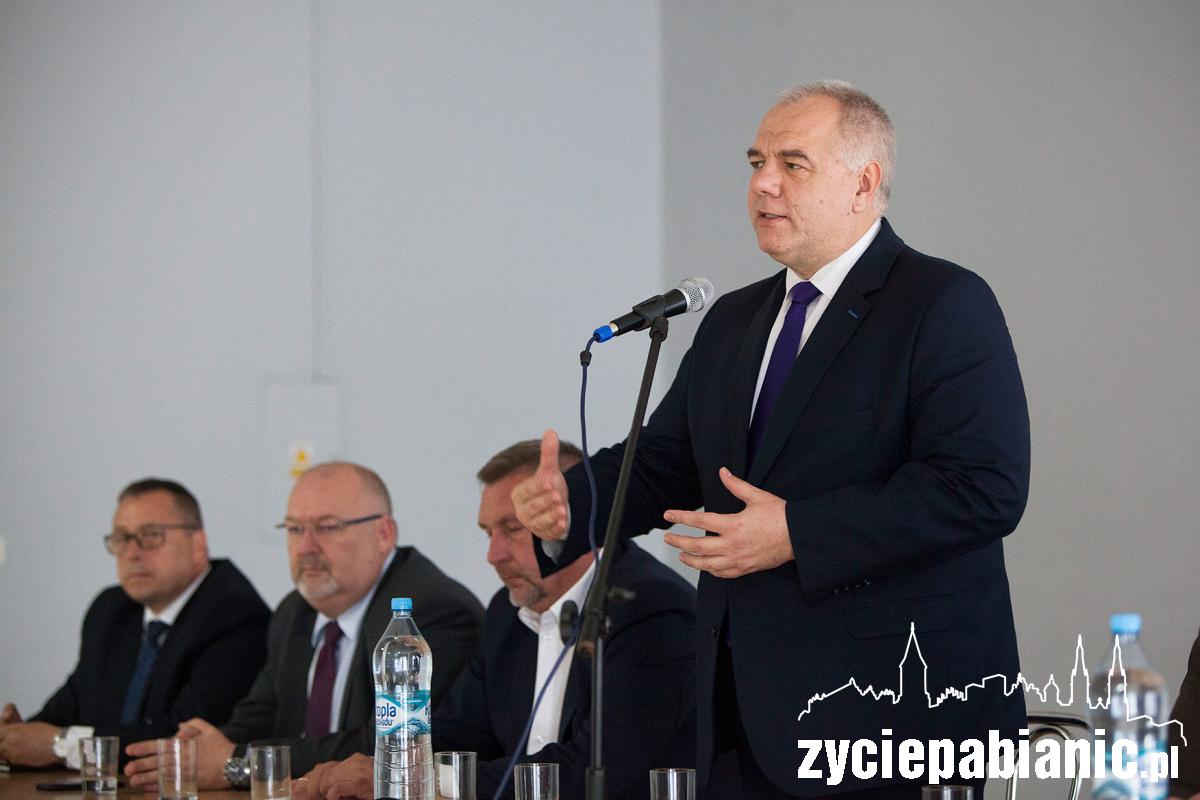 Jacek Sasin (PiS) w Bychlewie: wyzwiska i krzyki