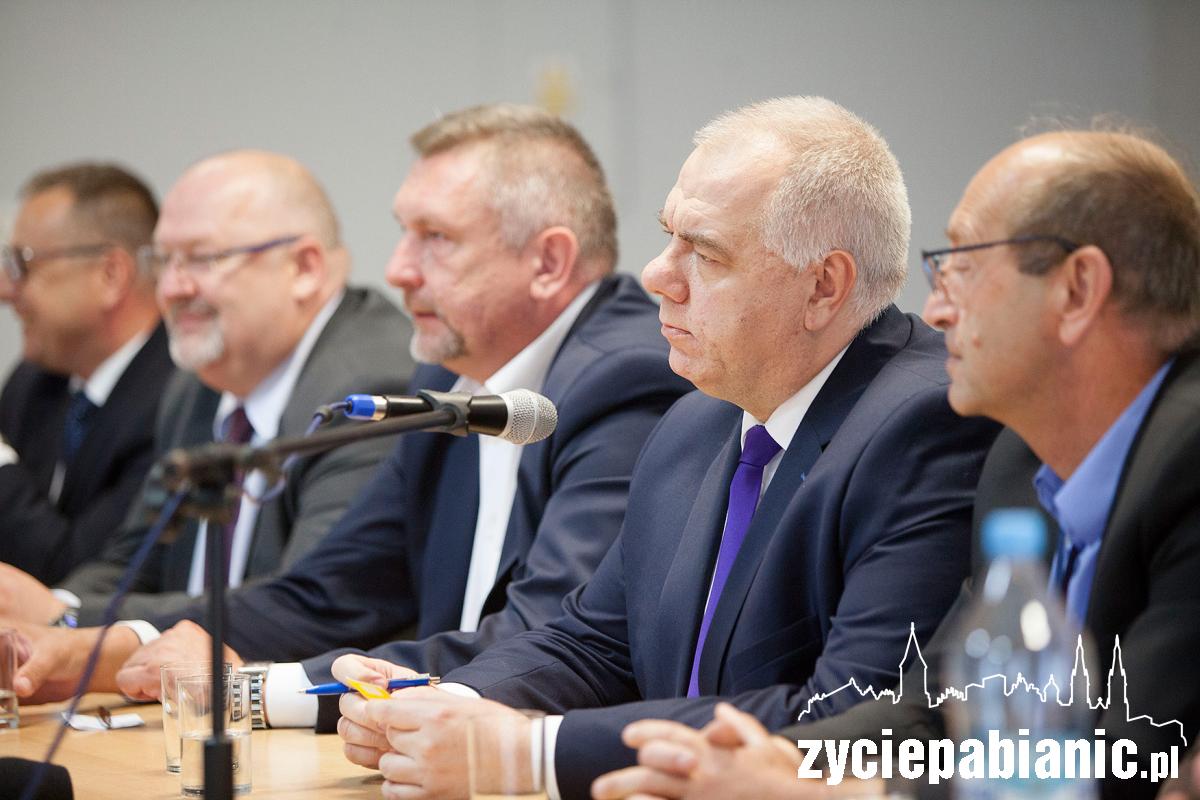 Jacek Sasin (PiS) w Bychlewie: wyzwiska i krzyki
