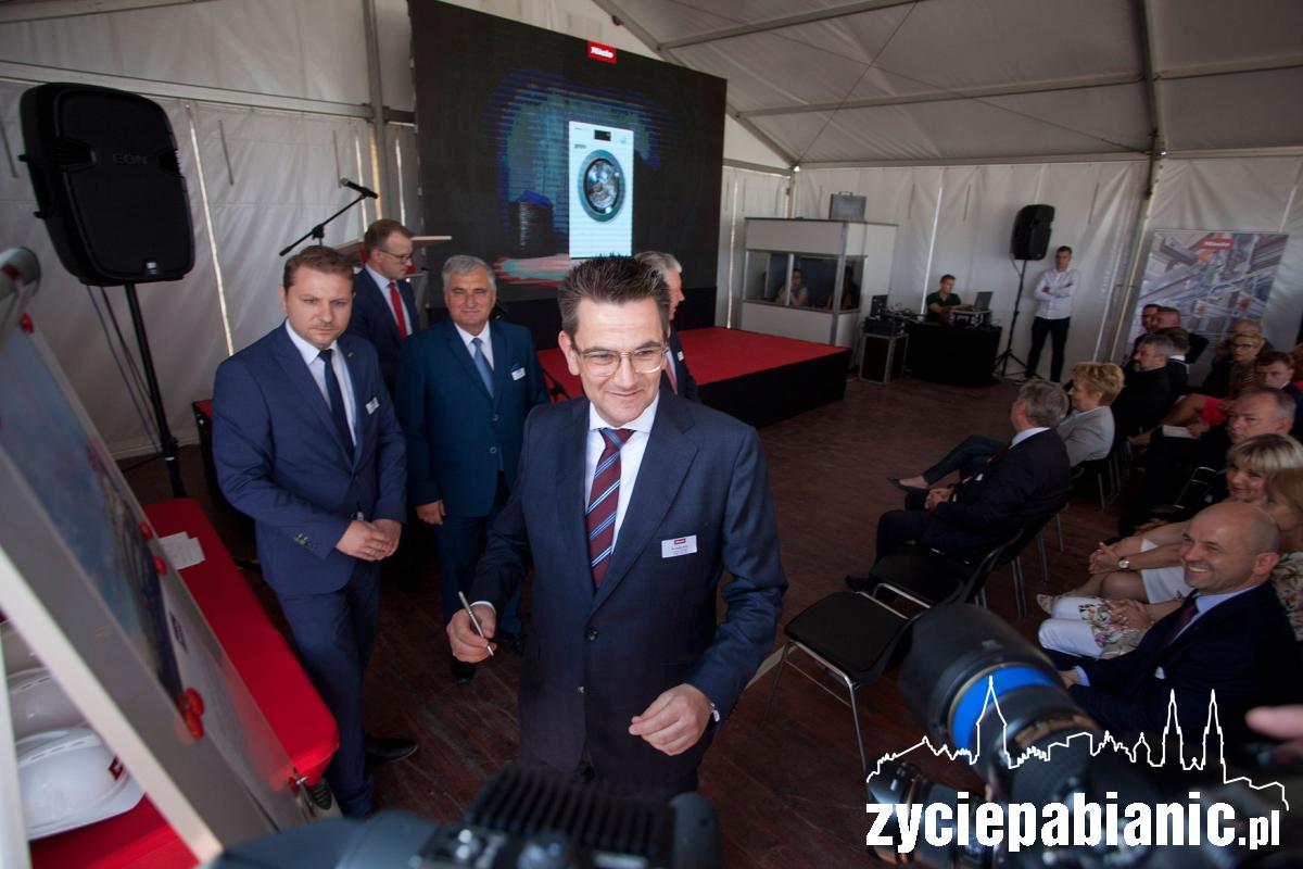 Wmurowanie kamienia węgielnego pod fabrykę Miele w Ksawerowie
