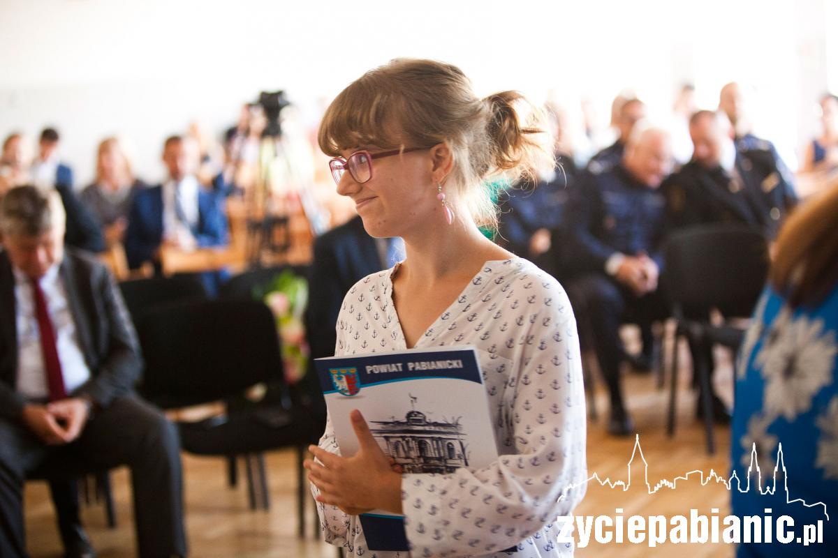 Wręczenie stypendiów uczniom szkół średnich