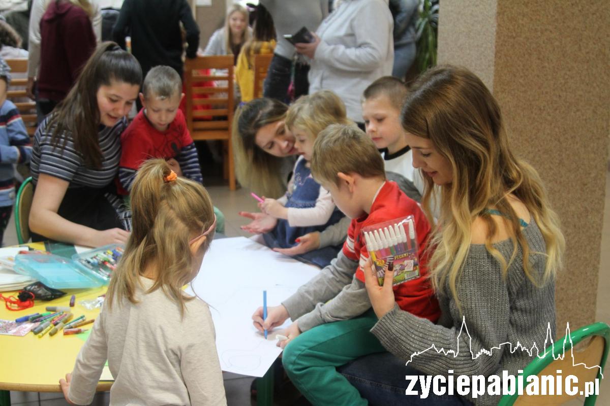 Spotkanie z Mikołajem w domu dziecka