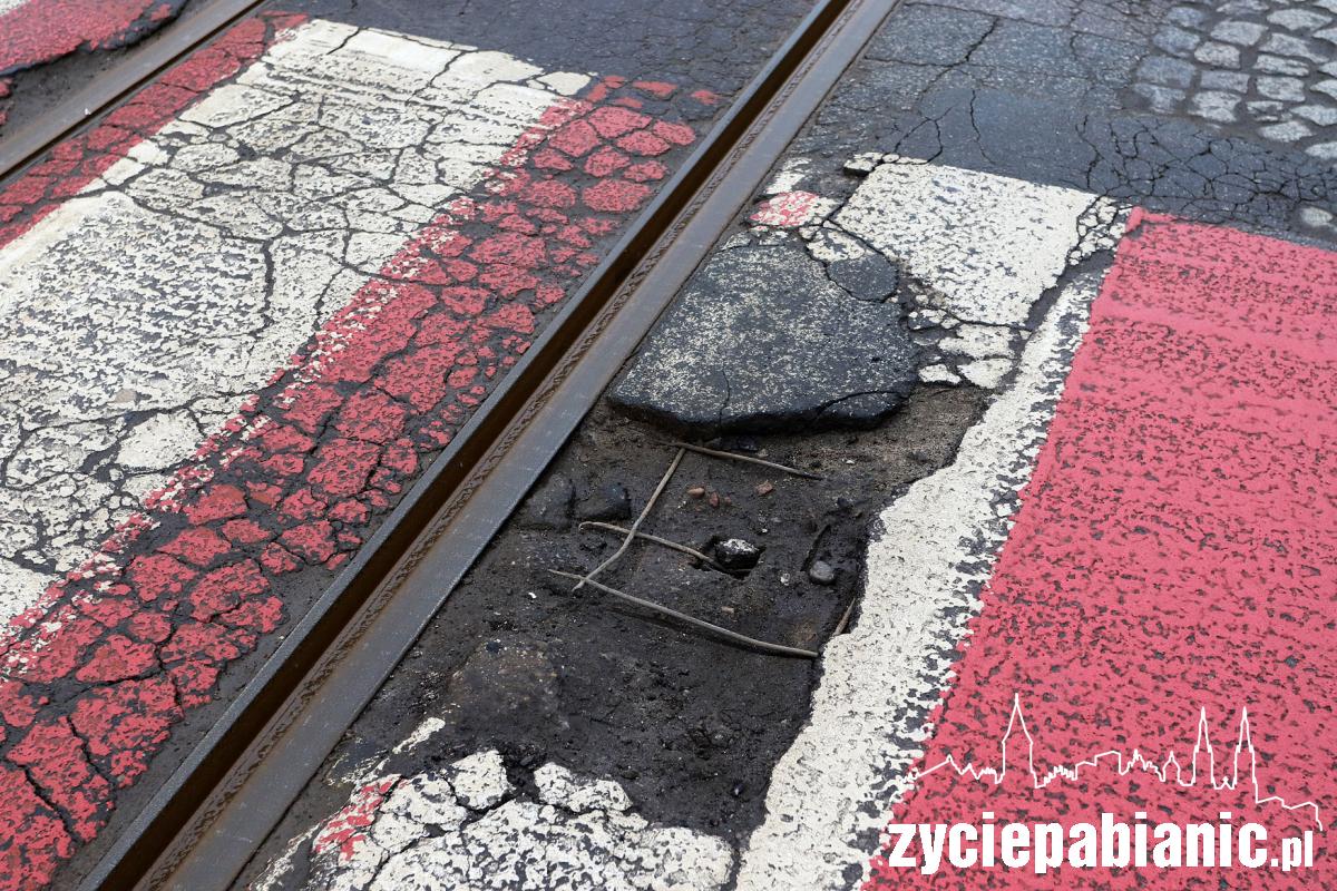 Dziurawe torowisko na ulicy Zamkowej