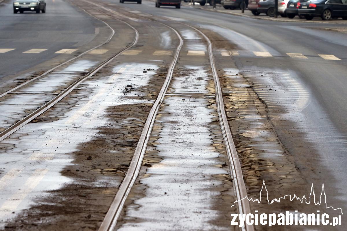 Dziurawe torowisko na ulicy Zamkowej